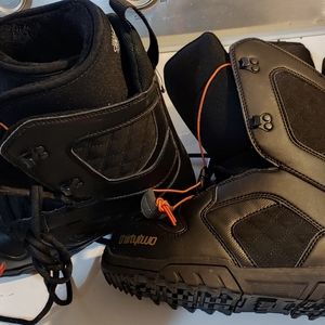 Women's thirtytwo snowboarding boots size 7.5 new.